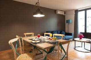 Mh Guell Apartments Barcelona Exterior photo